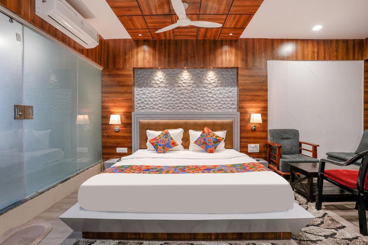 Fabhotel The Valentine - Udhna Road Súrat Exteriér fotografie