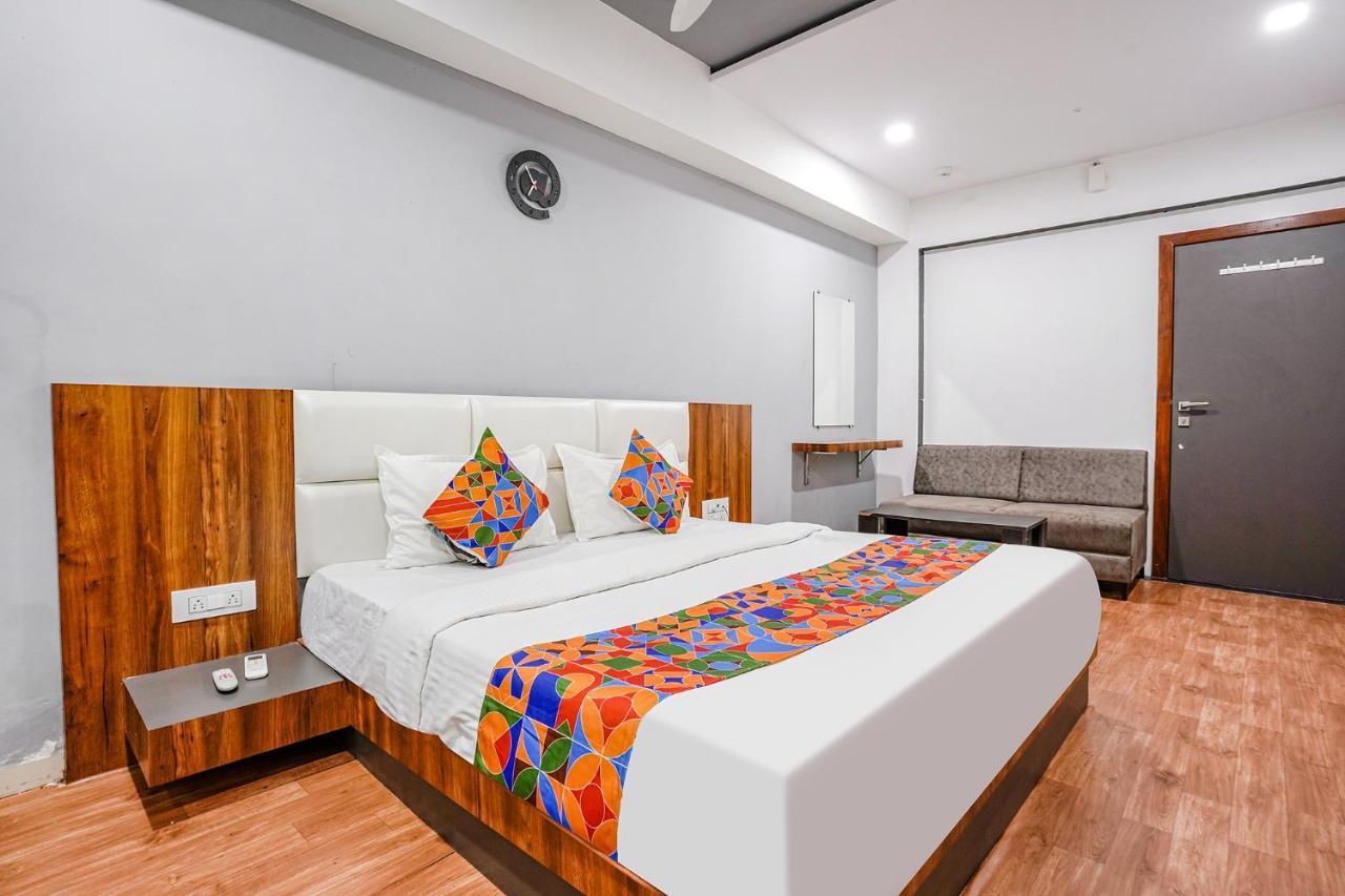 Fabhotel The Valentine - Udhna Road Súrat Exteriér fotografie