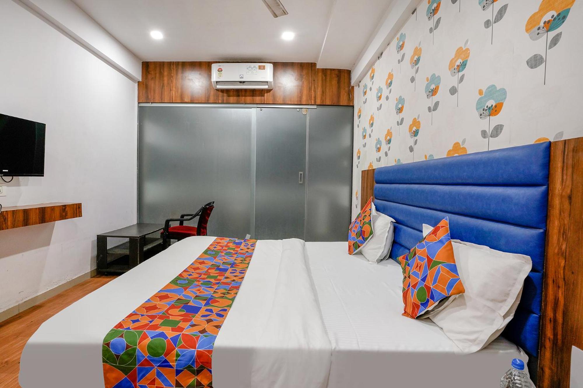 Fabhotel The Valentine - Udhna Road Súrat Exteriér fotografie